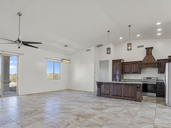 2nd image of 132 Avenida Pastor