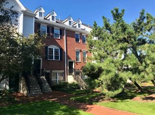 102 Cottonwood St, Jersey City, NJ 07305