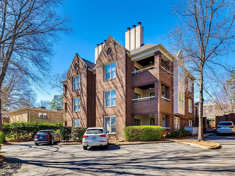 2220 Roswell Ave #B — Photo 24