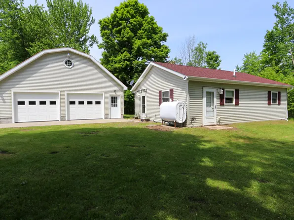 465 Gero Rd, Mooers Forks, NY 12959