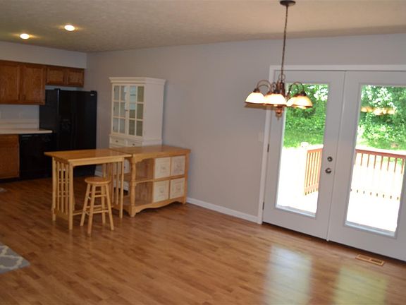 5th image of 561 S Cree Ct