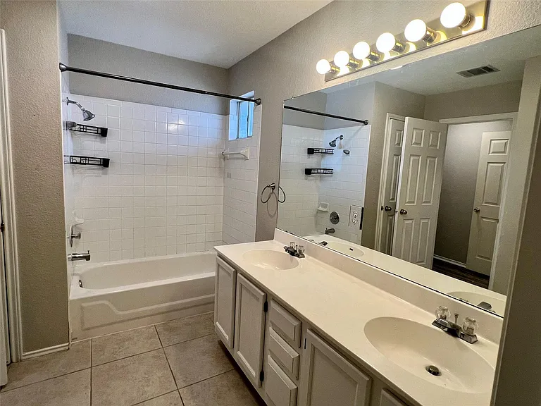 1156 Tetbury Ln — Photo 14