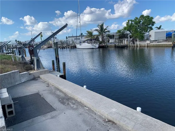 3792 Blueberry LN, ST. JAMES CITY, FL 33956