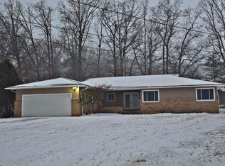 6530 Tanglewood Ln, Seven Hills, OH 44131