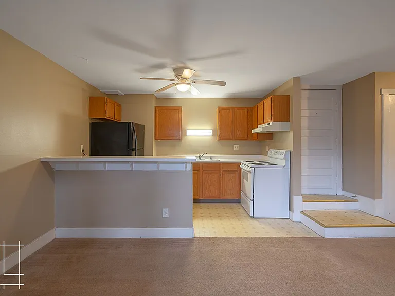 880 Hamlet St. — Photo 6