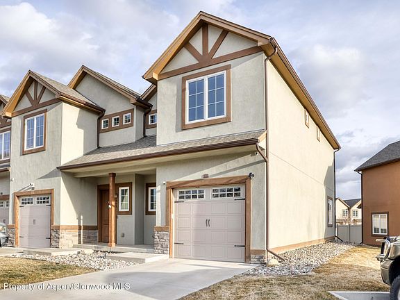 2nd image of 860 W 24th St