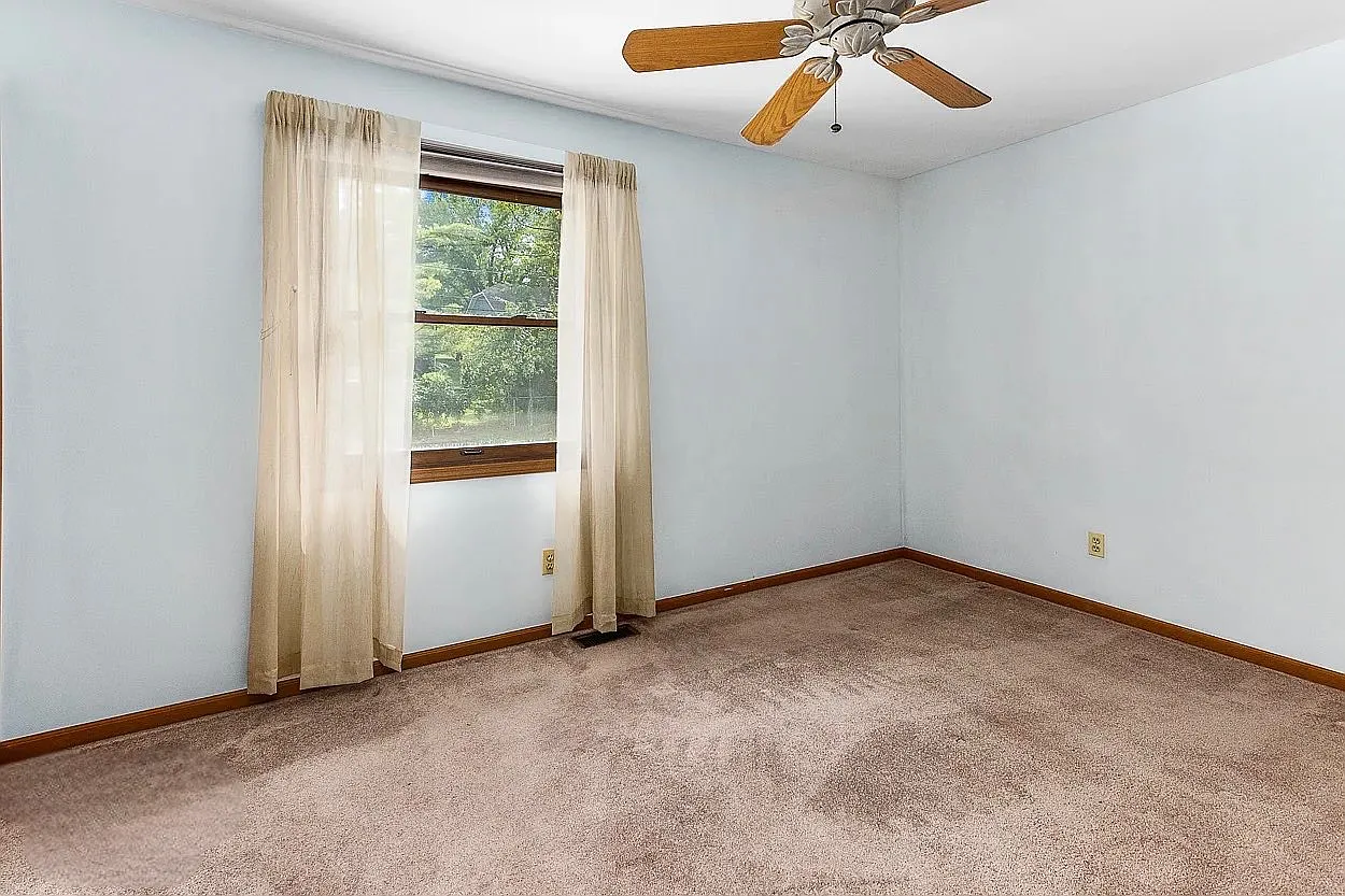 3 bed, 1037 sqft, $2,179 — Photo 4