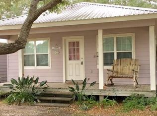 605 Oak Ave, Rockport, TX 78382
