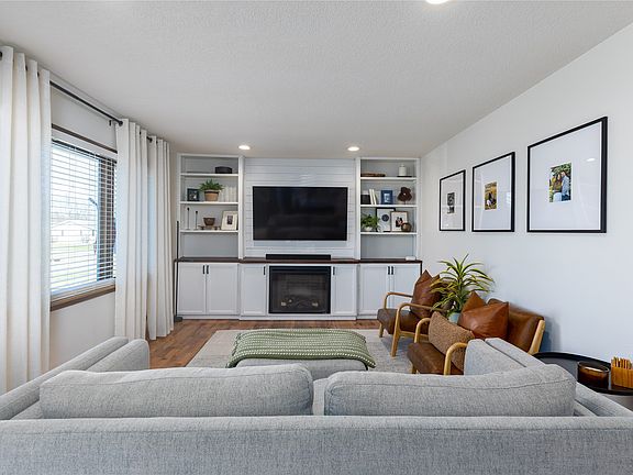 5th image of 321 NE 8th St