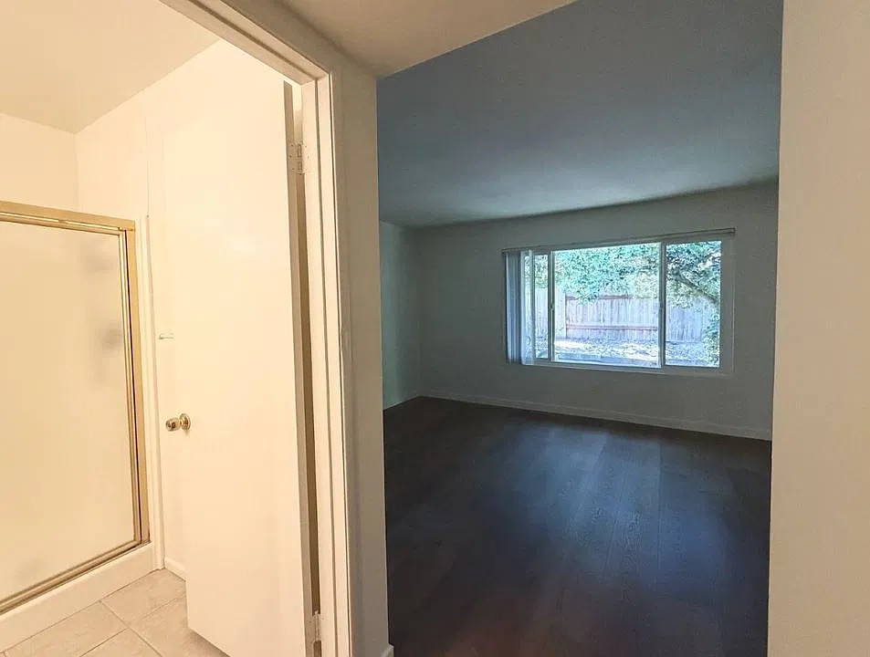 4 bed, 2.5 bath, 1988 sqft, $5,000 — Photo 4