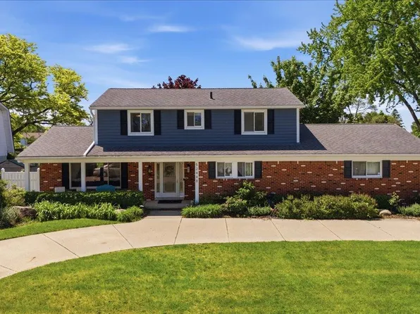 52448 Belle Arbor Dr, Shelby Township, MI 48316