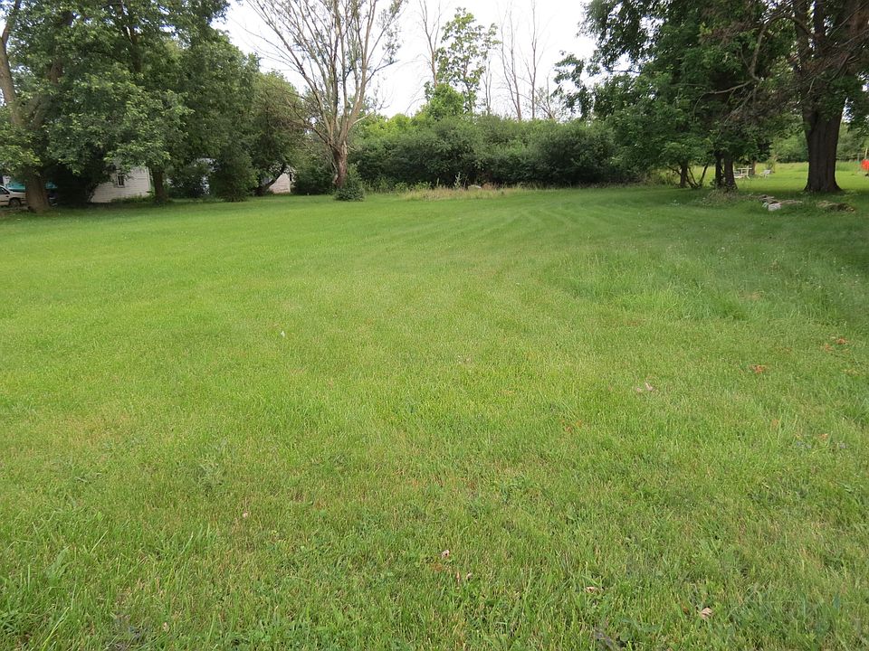 Road Frontage 100' x 471' D