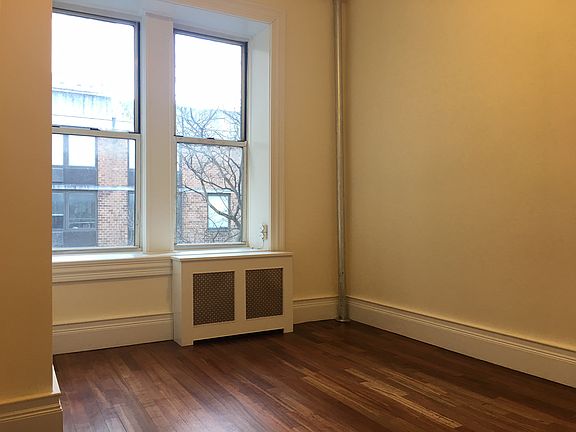 4th image of 417 W 43rd St #H