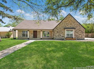 450 Spaceway Dr, Windcrest, TX 78239