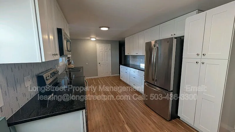 3 bed, 2.0 bath, 1327 sqft, $2,795 — Photo 2
