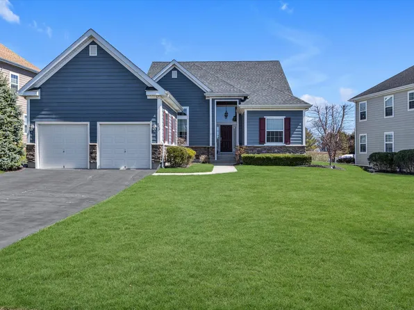 390 Stonecrop Rd, Riverhead, NY 11901