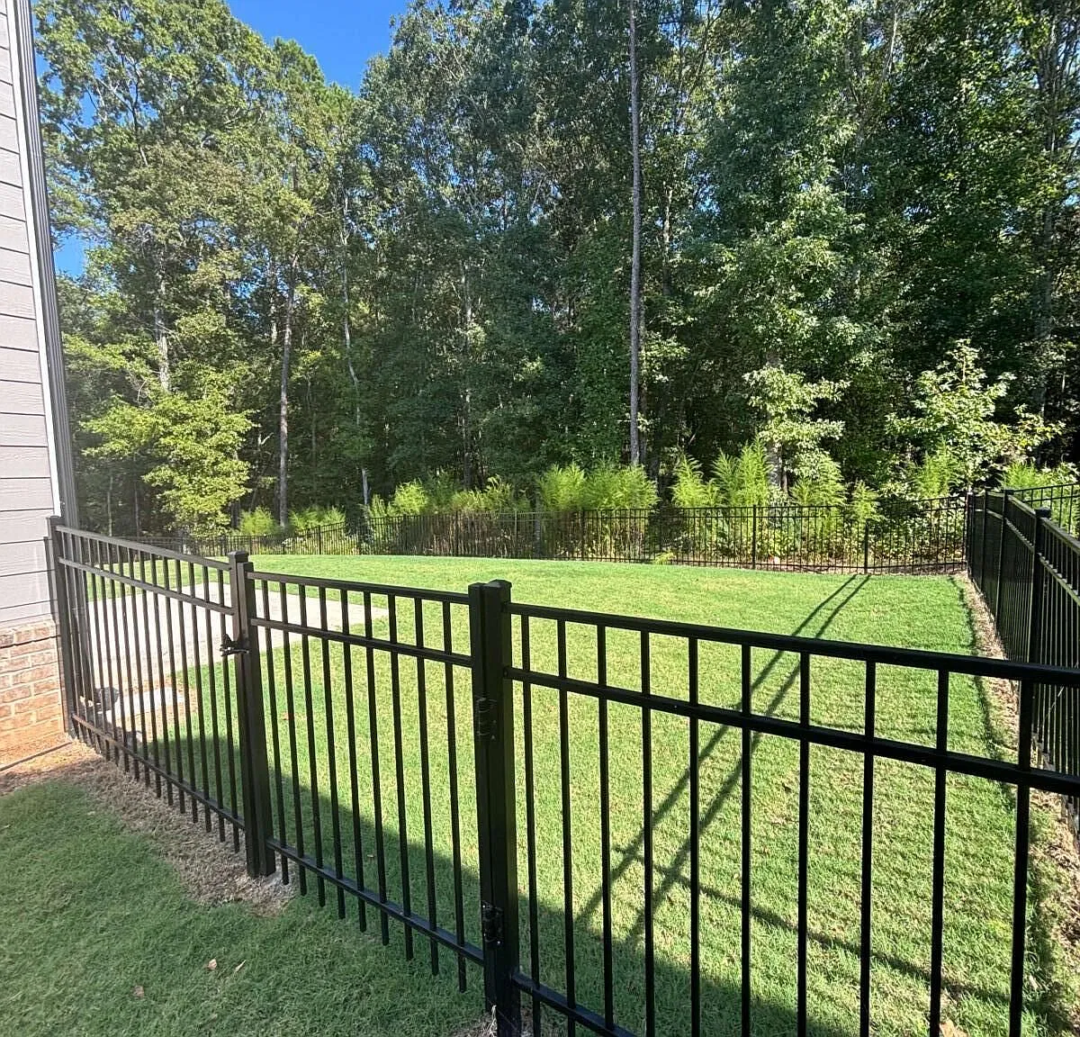 4 bed, 2.5 bath, 1929 sqft, $1,999 — Photo 2