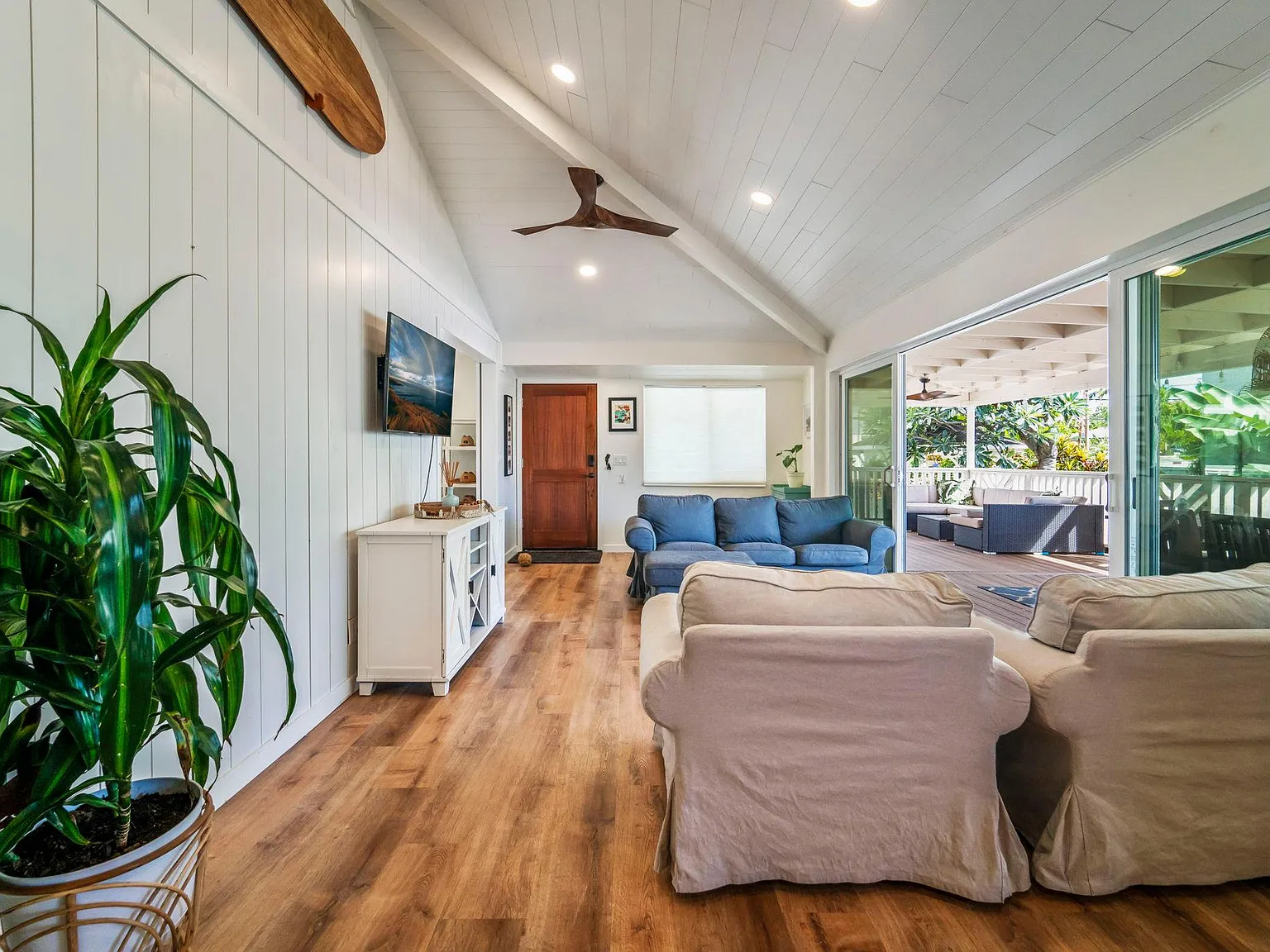 215 Kaelepulu Dr — Photo 2