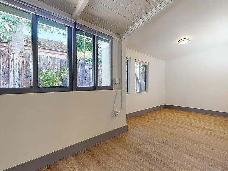 1127 Bell St — Photo 19