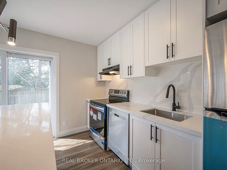 685 Frederick St — Photo 3