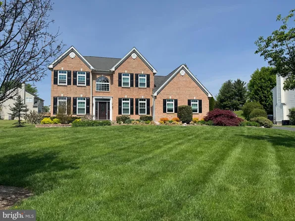 8 Buckley Cir, Royersford, PA 19468