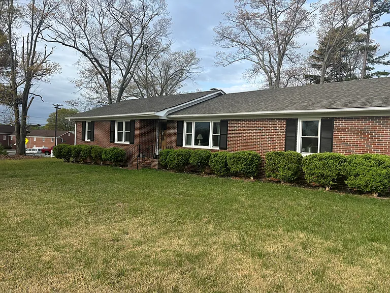 1 Dickens Ln — Photo 3