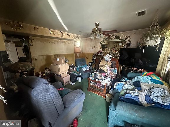 2nd image of 122 E Plover Dr
