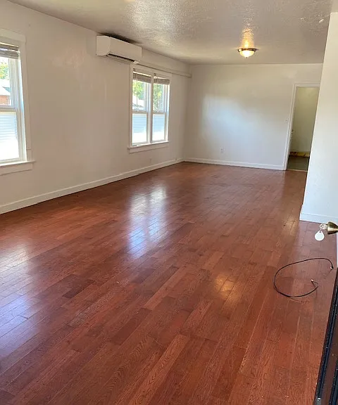302A Van Trump Ave NE #A — Photo 4
