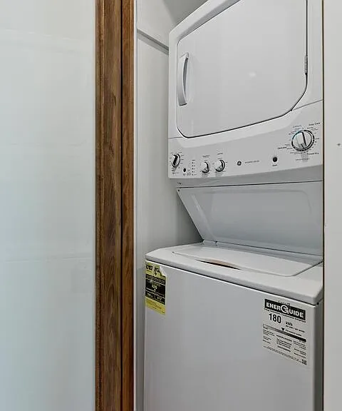 7270 Waring Ave — Photo 24