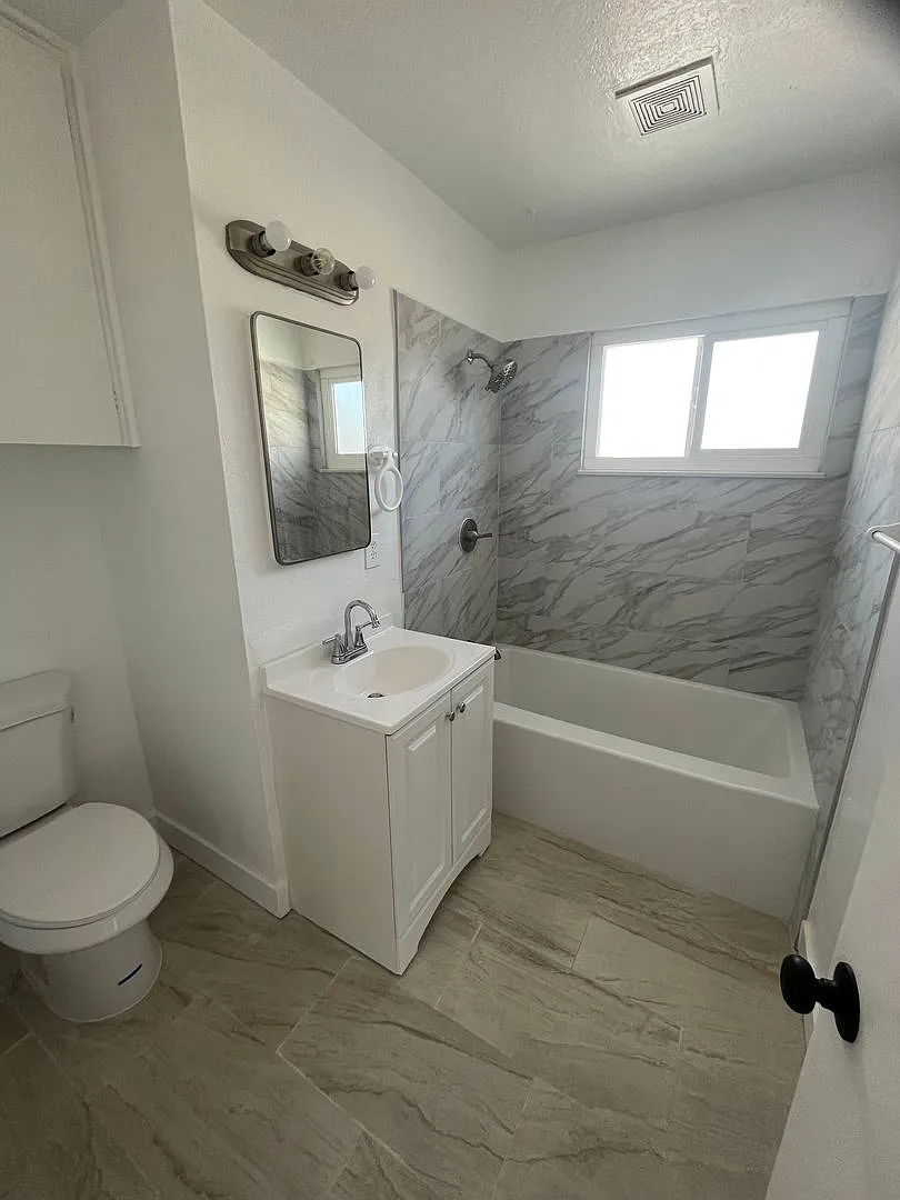3 Bedroom 2 Bathroom Home! — Photo 3