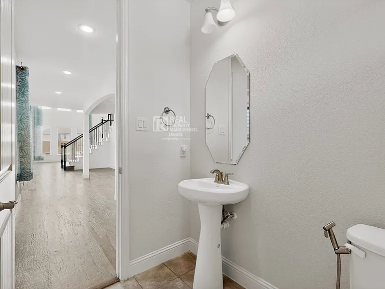 151 Darian Dr — Photo 42