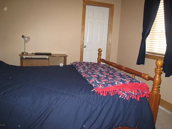 3RD UPPER BEDROOM