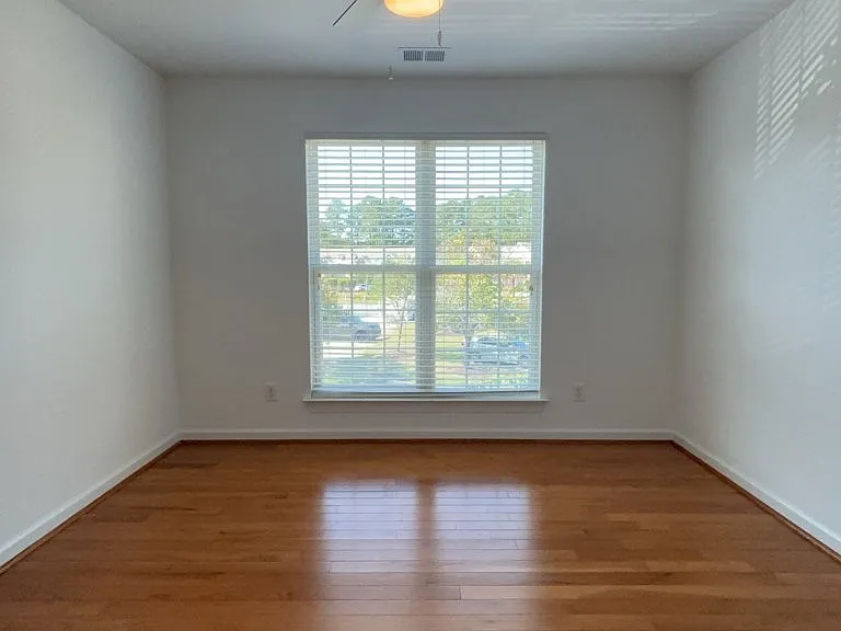 1544 Oxborough Cir — Photo 29
