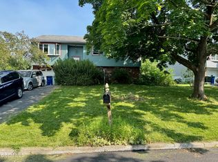 15 Tanguay Dr, Cohoes, NY 12047