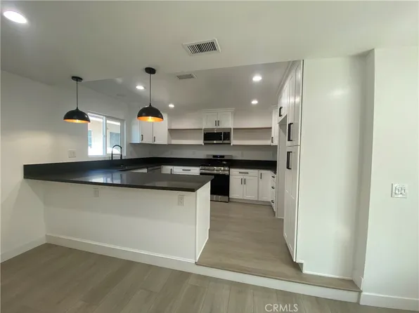 2115 W 29th St, Long Beach, CA 90810