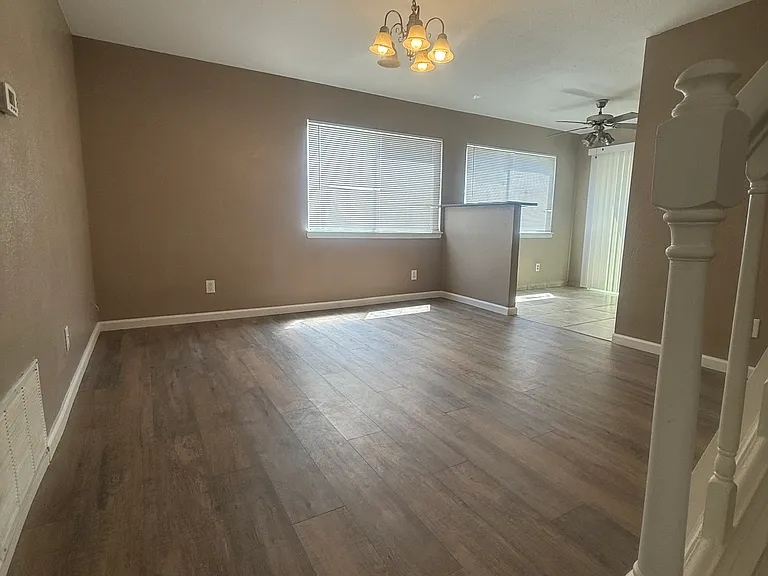 1354 Elwood St — Photo 9