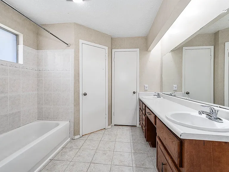 11210 Daybreak Ln — Photo 19