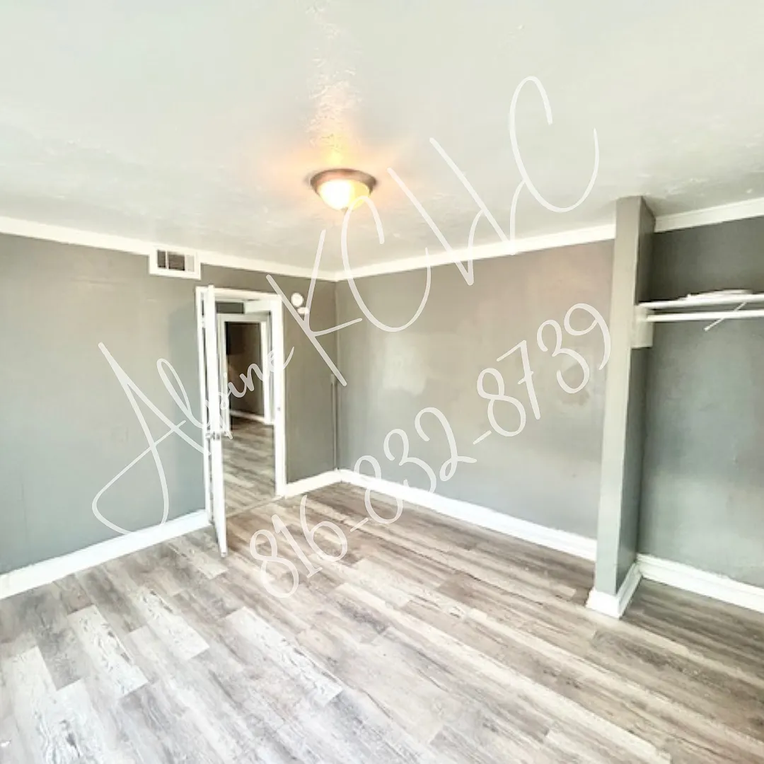 Photo 1 of 8 - 2455 Brooklyn Ave #BASEMENT - Kansas City, MO Primary Photo - 2455 Brooklyn Ave #BASEMENT