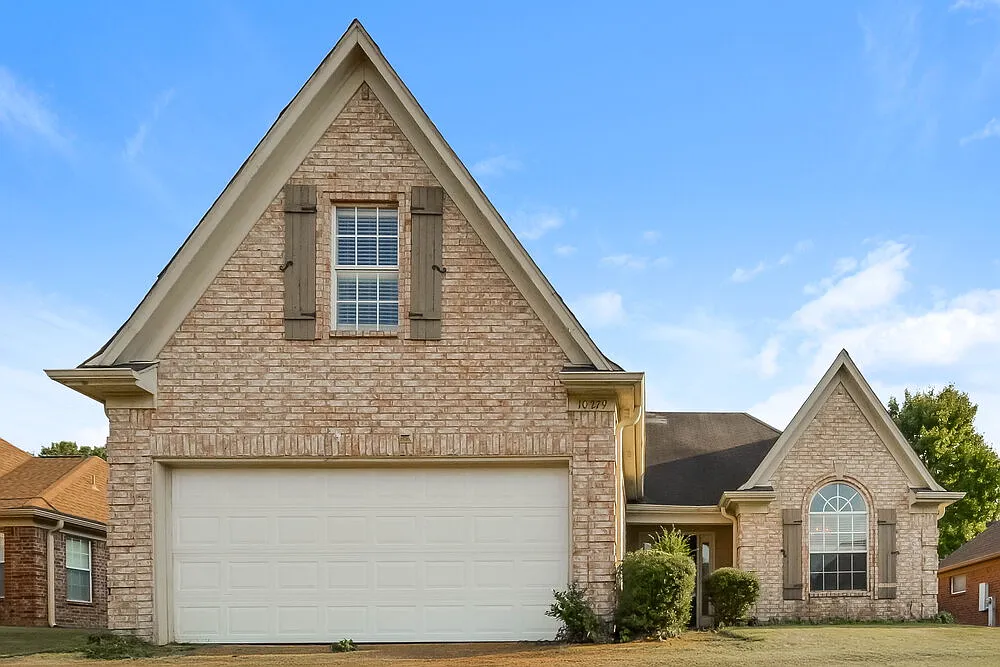 4 bed, 2.0 bath, 1921 sqft, $2,620 — Photo 1