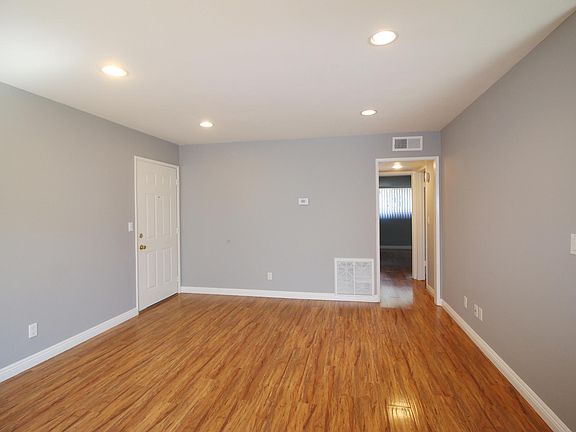 4th image of 19229 Nordhoff St #14B