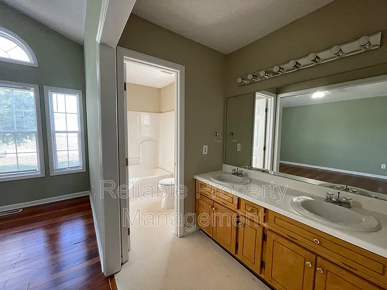108 Patricia Dr — Photo 11