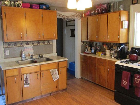 4th image of 402 S Chestnut St