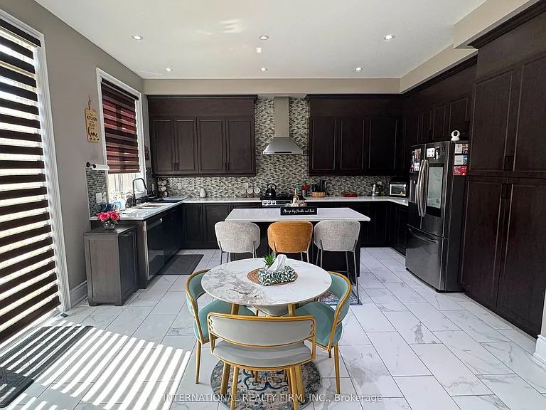 45 Daisy Meadow Cres — Photo 5
