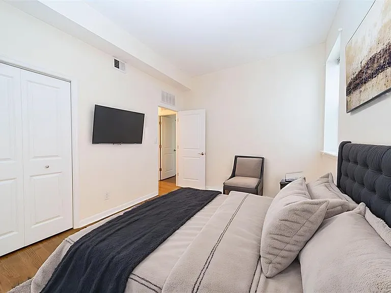 227 Christopher Columbus Dr #336B — Photo 8