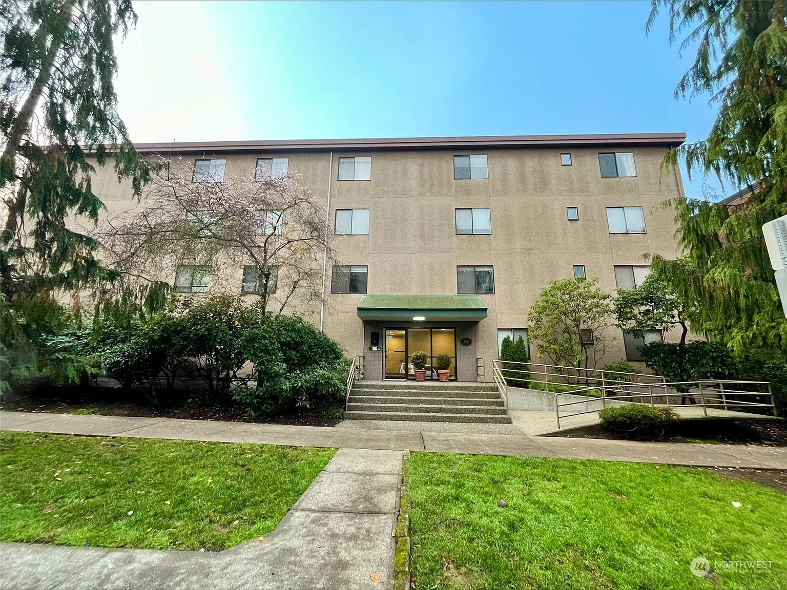 505 W Roy Street #301 photo 1