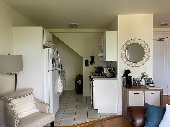3rd image of 139 S Broadway Ave APT 5