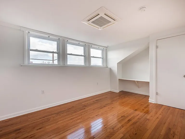 247 Warren St #7 — Photo 11