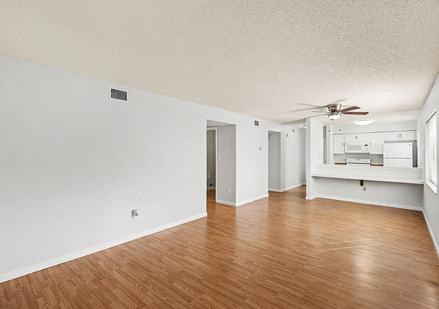 2412 Fox Hollow Dr — Photo 4
