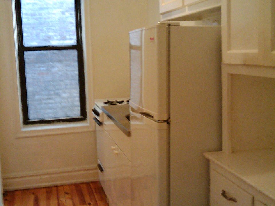 2nd image of 3075 34th St APT 1F