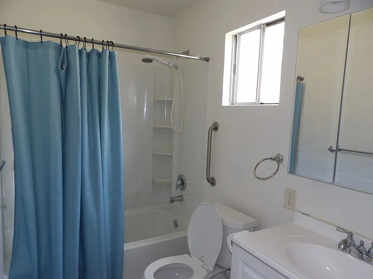 504 1/2 W Walnut Ave #A — Photo 7